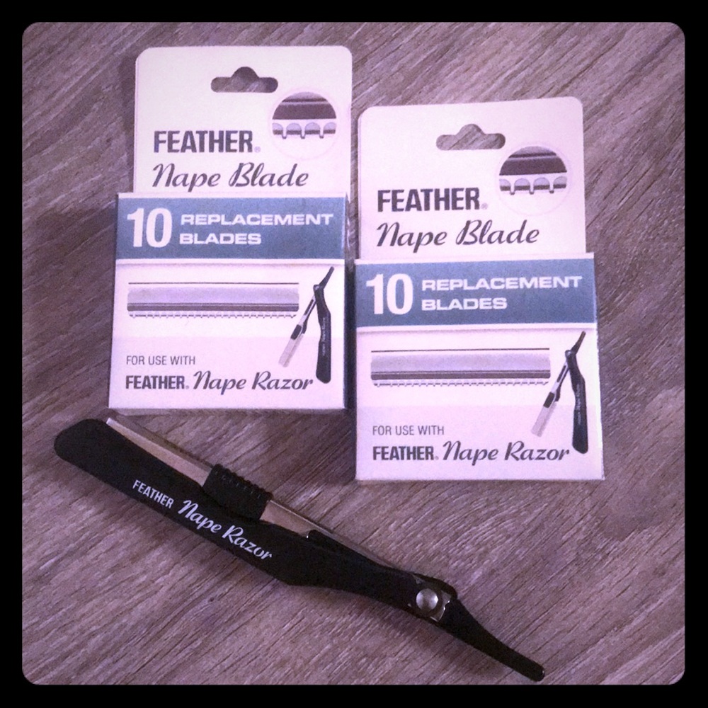 Feather razor and 2 refills